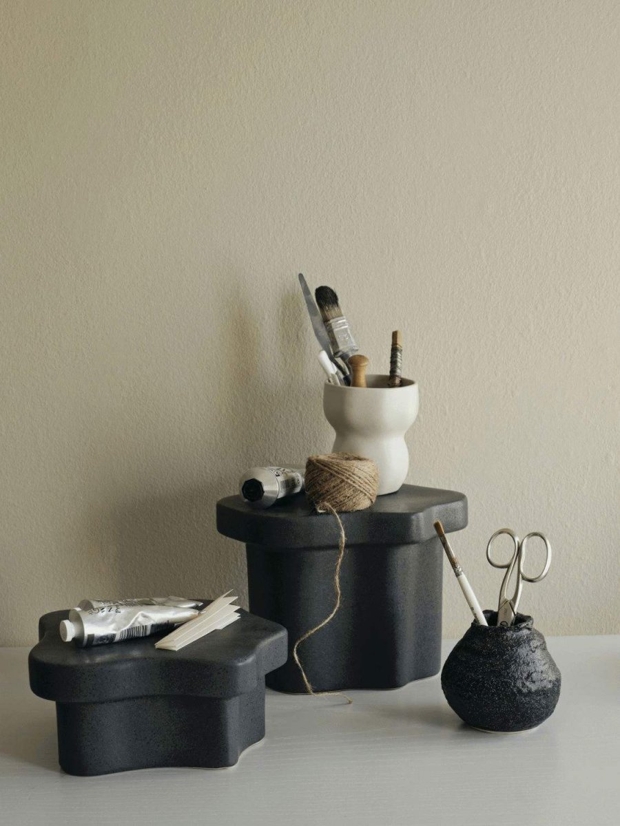 Broste Copenhagen Sonja Sockel H18 cm, Schwarz