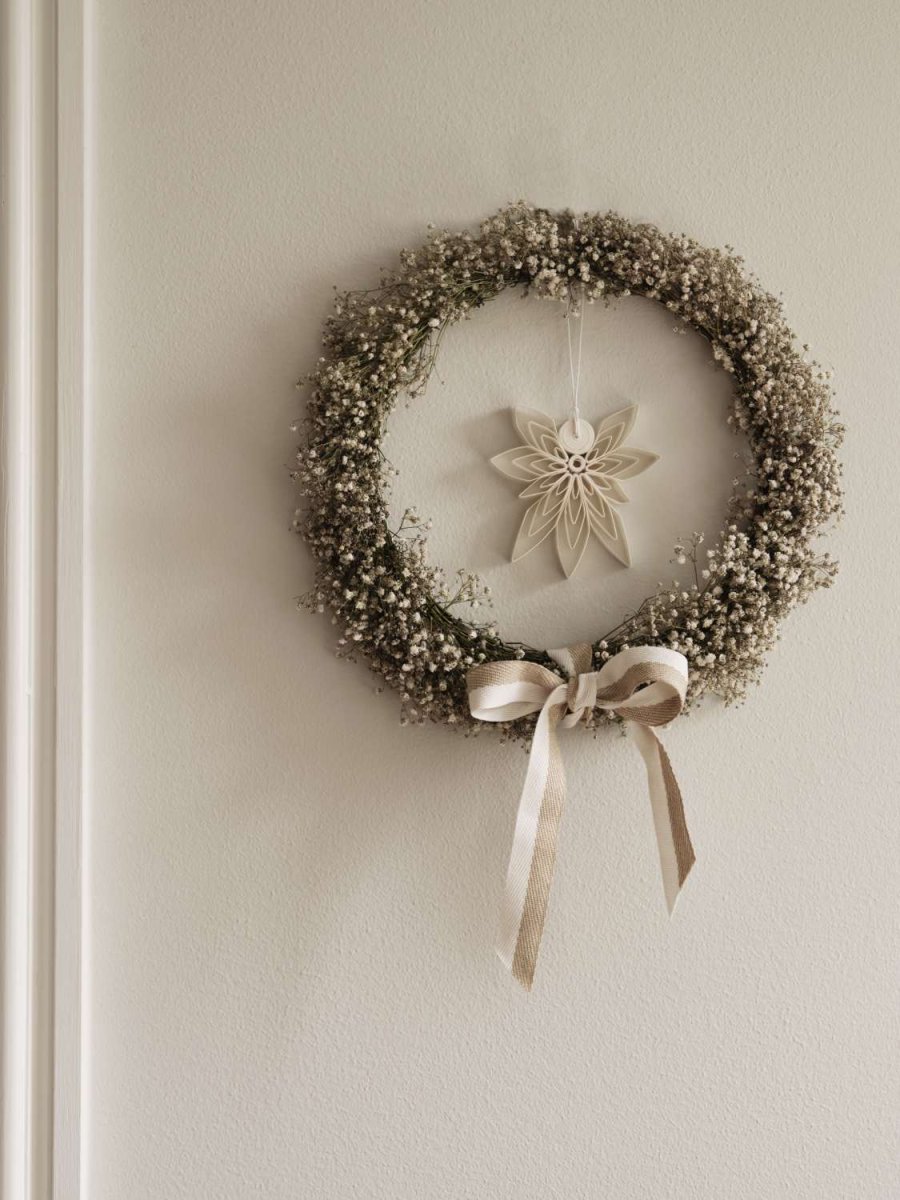 Broste Copenhagen Nora Ornament Engel B10 x L10 cm, Off White