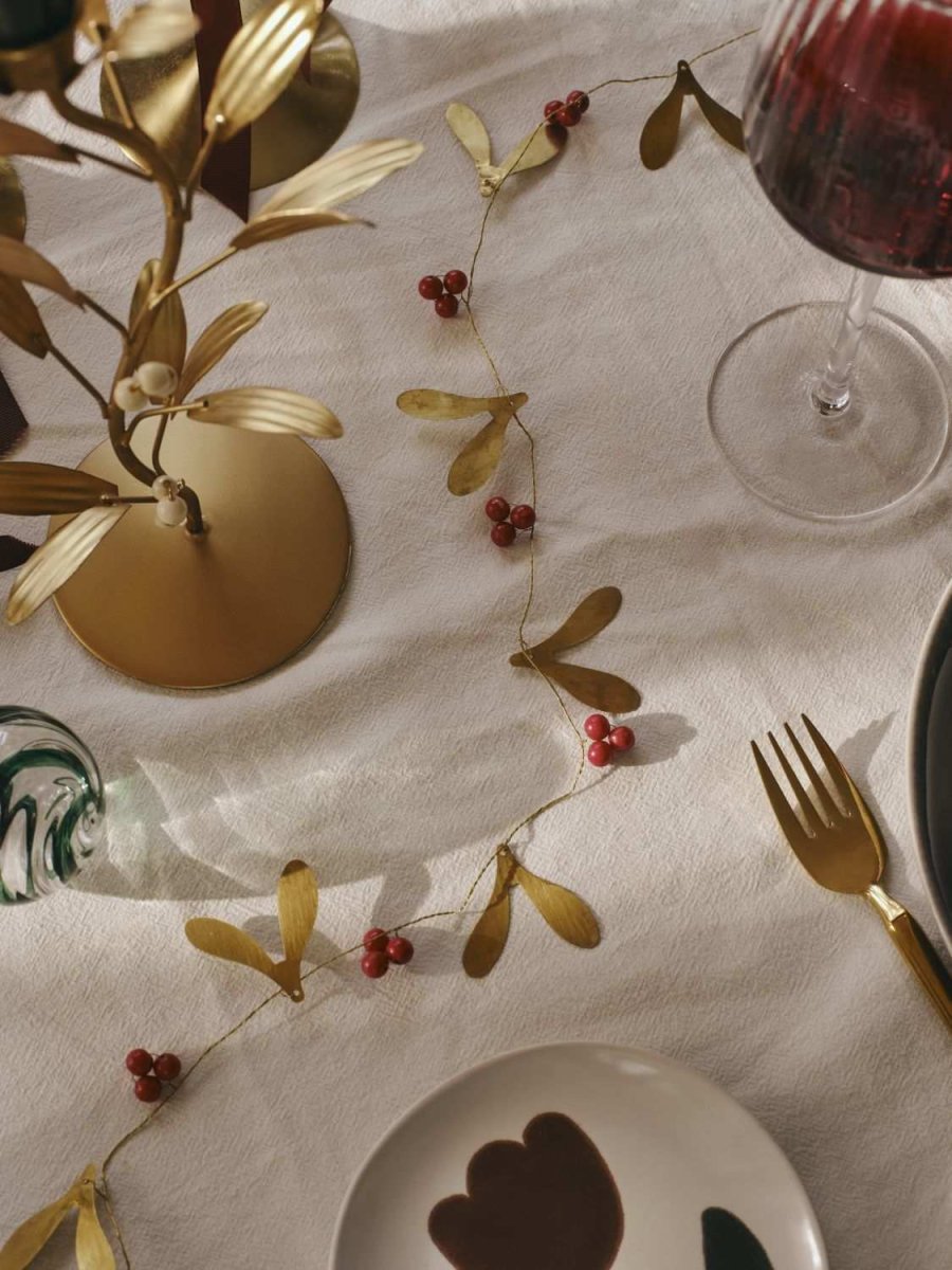 Broste Copenhagen Mistletoe Guirlande 184 cm, R�d
