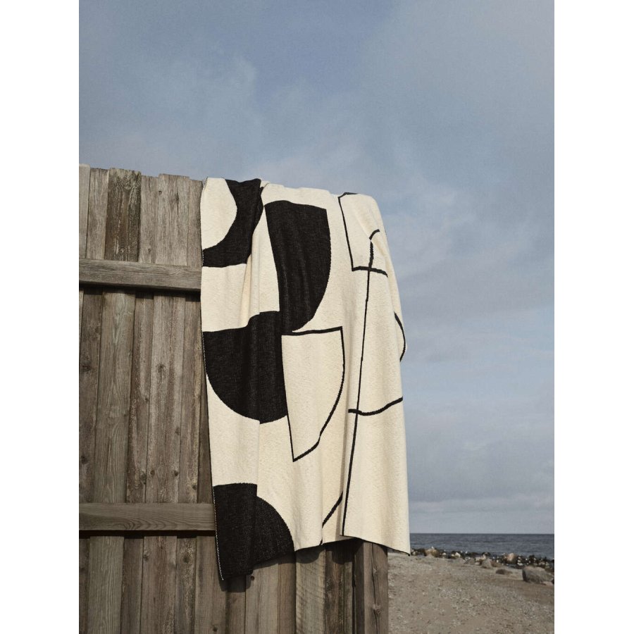 Broste Copenhagen Maren Decke 130x180 cm, Schwarz/Naturwei