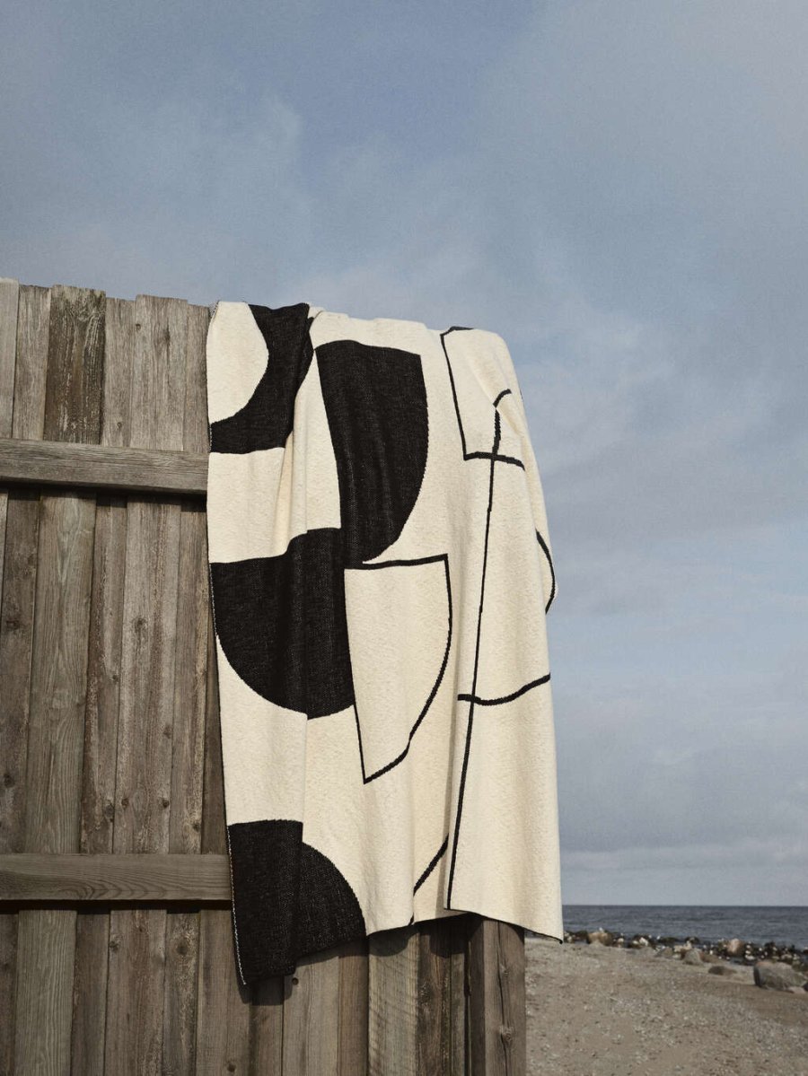 Broste Copenhagen Maren Decke 130x180 cm, Schwarz/Naturwei