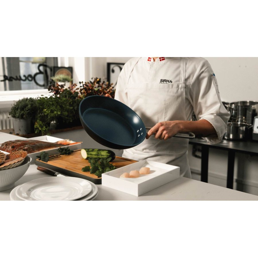 Eva Trio Professional Bratpfanne mit Slip-Let Antihaftbeschichtung Laser Titanium 24 cm