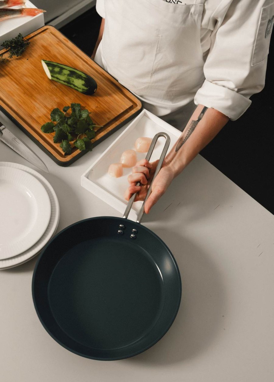 Eva Trio Professional Bratpfanne mit Slip-Let Antihaftbeschichtung Laser Titanium 24 cm