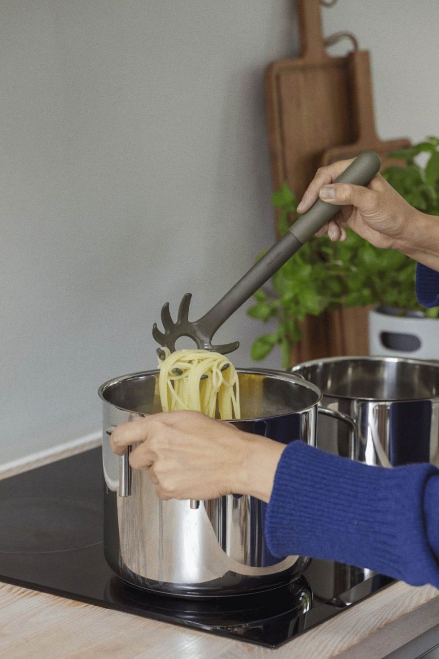 Eva Solo Green Tools Nudel-L&ouml;ffel 28 cm, Gr&uuml;n