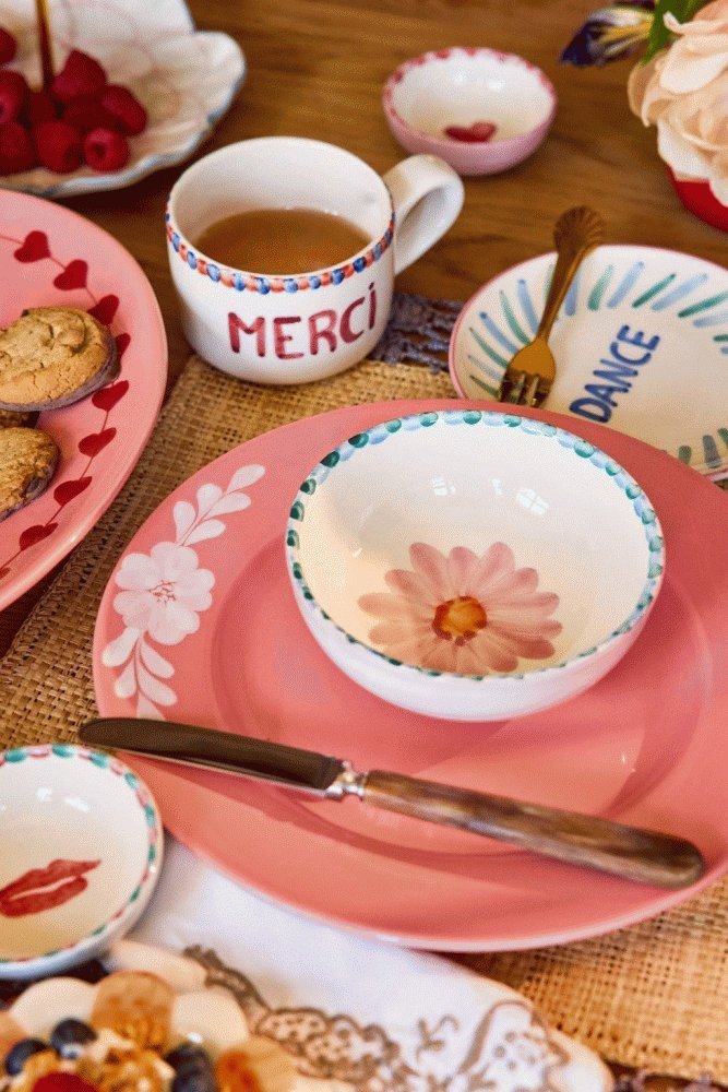 RICE Hand-Painted Teller 26 cm, White Flower Vine