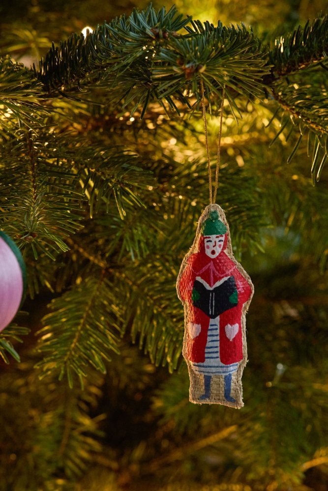 RICE Weihnachtsanh&auml;nger Singende Dame 8 cm, Rot